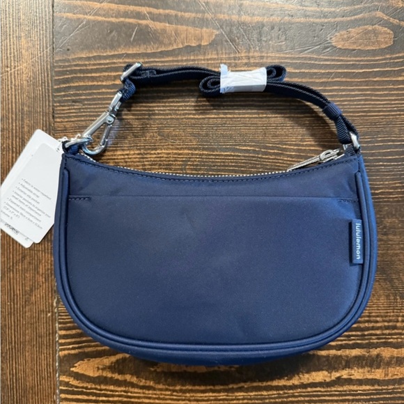 Lululemon City Essentials Mini Shoulder Bag - Picture 2 of 4